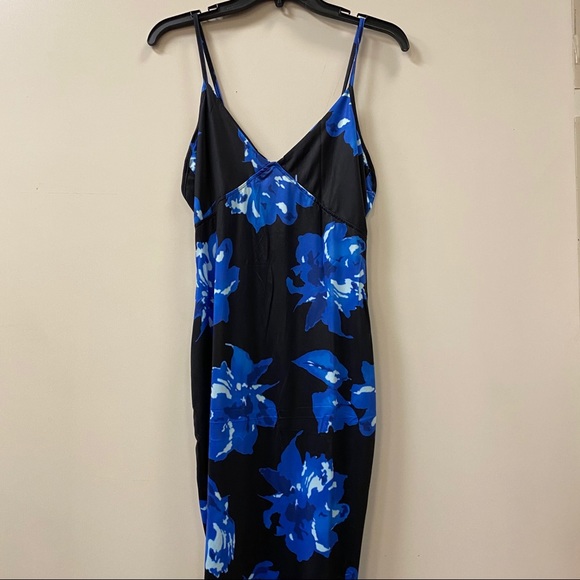 Floral Print Plunging Blue Black Maxi Dress - Picture 4 of 8
